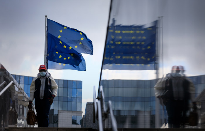 Регулятор ЕС одобрил два препарата от COVID с моноклональными антителами