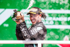 Хэмилтон выиграл Гран-при Бразилии "Формулы-1"