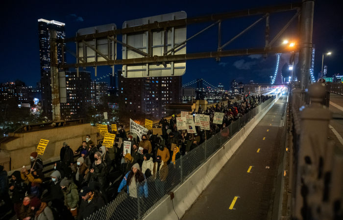 Оправдание Кайла Риттенхауса судом присяжных вызвало протесты в США