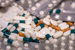 "Коммерсантъ" сообщил о сезонном дефиците лекарств в российских аптеках