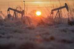 Цены на нефть перешли к слабому росту после скачка накануне