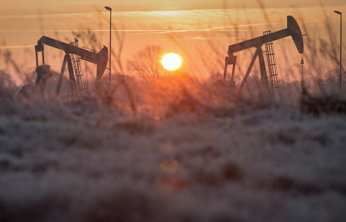 Цены на нефть перешли к слабому росту после скачка накануне