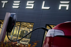 Илон Маск во вторник продал акции Tesla еще на $1,05 млрд