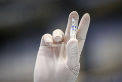 Росздравнадзор будет сообщать в СК о противниках вакцинации