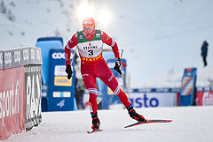 Большунов выиграл гонку преследования на первом этапе КМ по лыжам