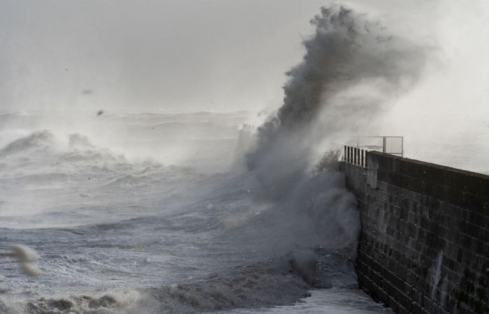 В Великобритании три человека погибли из-за шторма "Арвен"