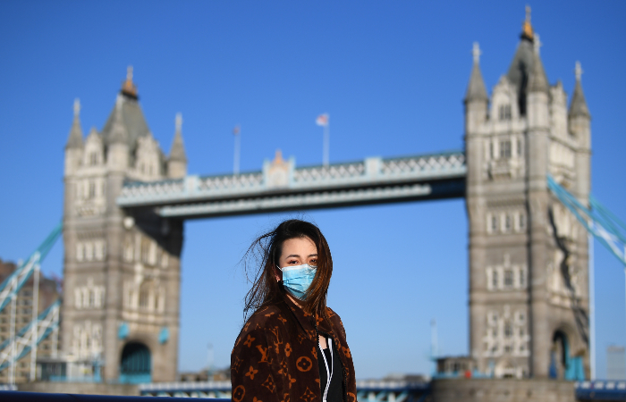 В Великобритании выявили третий случай заболевания штаммом COVID-19 "омикрон"