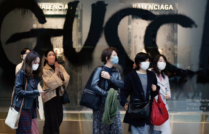 Япония присвоила наивысший уровень опасности новому штамму COVID-19 "омикрон"