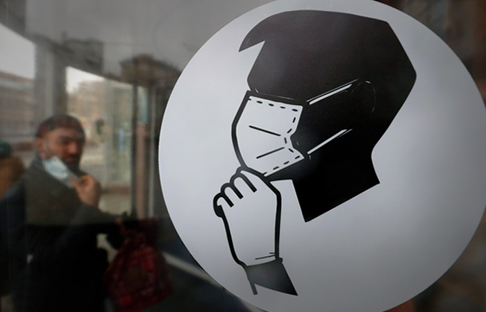 В ФМБА заявили, что его препарат "МИР-19" будет эффективен и от "омикрона"