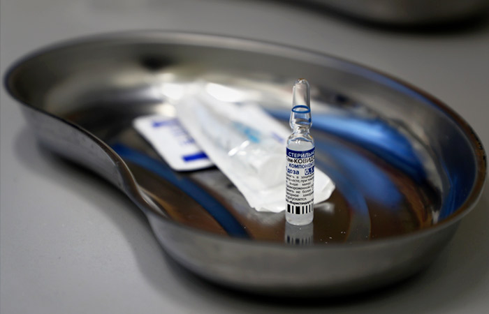 Кремль заявил, что в РФ не будут вводить штрафы за отказ прививаться от COVID