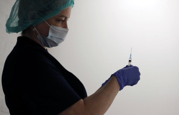 Проценко заявил о необходимости вакцинировать от COVID не менее 80% москвичей