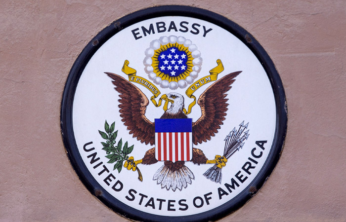 Источник сообщил, что генконсул РФ в Нью-Йорке больше полугода ждет визу