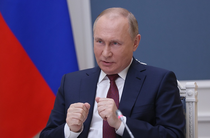 Путин заявил, что РФ не идет по пути принуждения в вопросе прививок