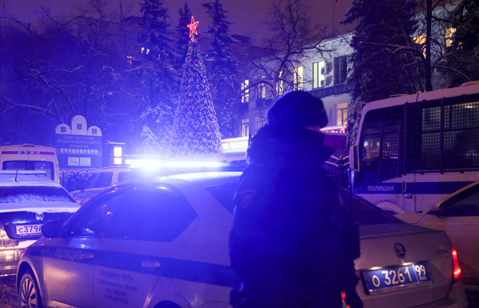 После стрельбы в МФЦ Москвы найден пистолет "Глок" и сумка с торчащими проводами