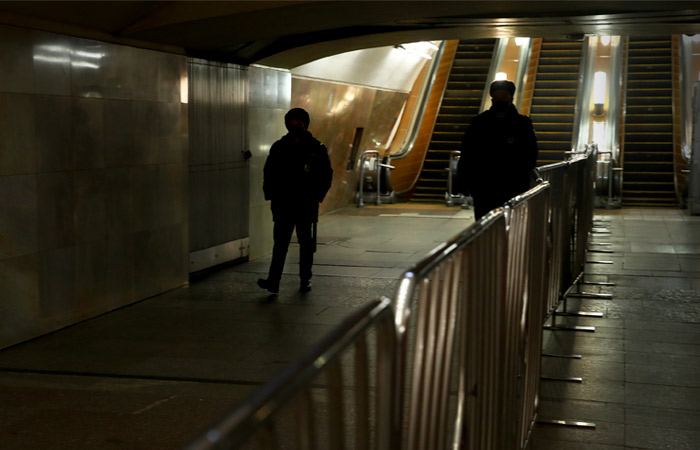 Погиб пассажир, упавший под поезд на синей ветке московского метро