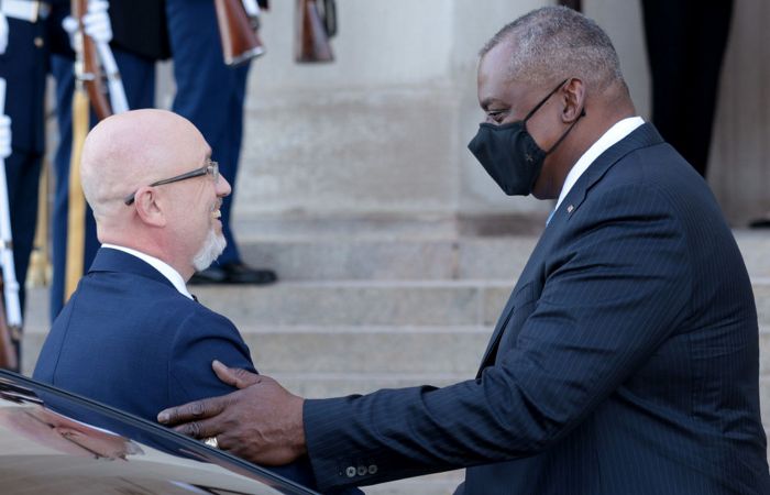 СМИ заявили, что Киев попросил у США предназначавшееся Афганистану оружие