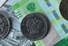 Изменения рубля к доллару и евро на старте торгов незначительные