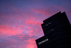 Акции Daimler упали на 16% после начала торгов бумагами его бывшего подразделения