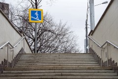 В Москве задержали трех человек за избиение мужчины в подземном переходе