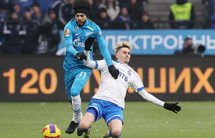 "Зенит" сыграл вничью с "Динамо" и сохранил лидерство в РПЛ