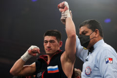 Российский боксер Дмитрий Бивол в восьмой раз защитил титул WBA