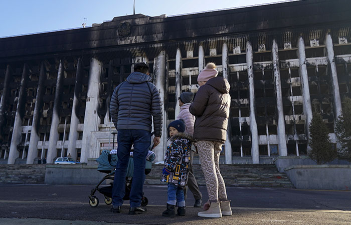 В Алма-Ате впервые после беспорядков открыли площадь у акимата