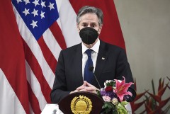 Блинкен прервал турне по Азии из-за случая COVID-19 у журналиста из его пула