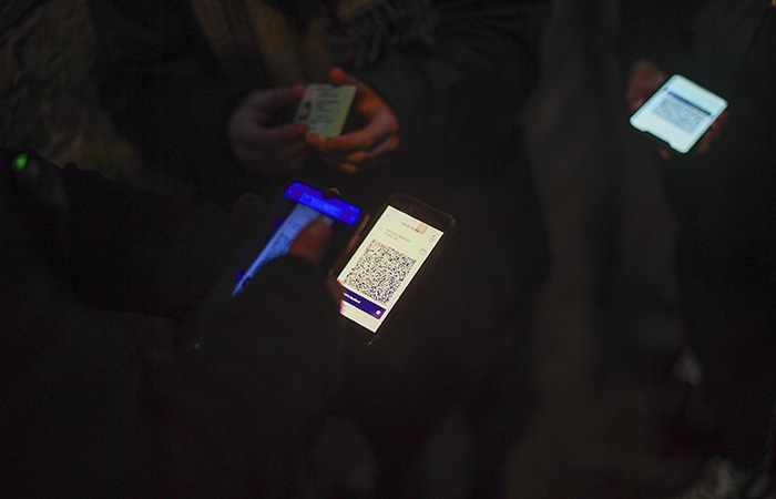 Взаимное признание COVID-сертификатов РФ-ЕС буксует из-за разногласий по верификации