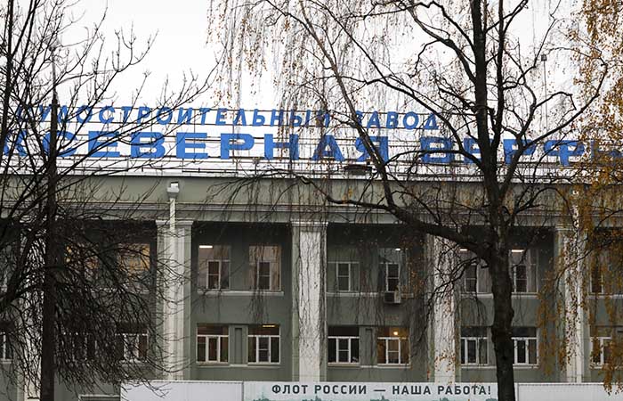 Строящийся военный корабль загорелся на "Северной верфи" в Петербурге