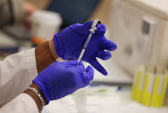 Суд в США восстановил правило обязательной вакцинации на крупных предприятиях