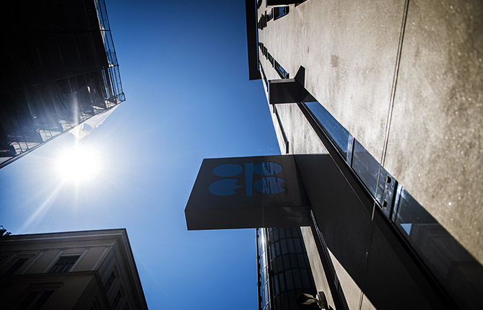 ОПЕК+ обсудит возможное изменение условий сделки по добыче 4 января