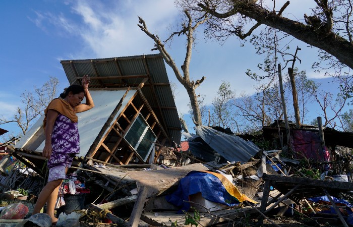 Число жертв тайфуна "Рай" на Филиппинах возросло до 375 человек