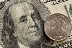 Рубль слегка вырос к доллару и евро на старте торгов благодаря внешнему позитиву