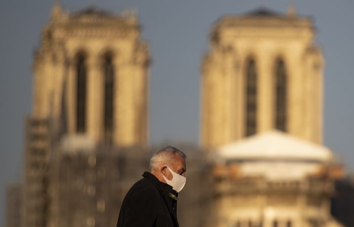 Во Франции второй день подряд зафиксирован рекорд по новым случаям COVID-19