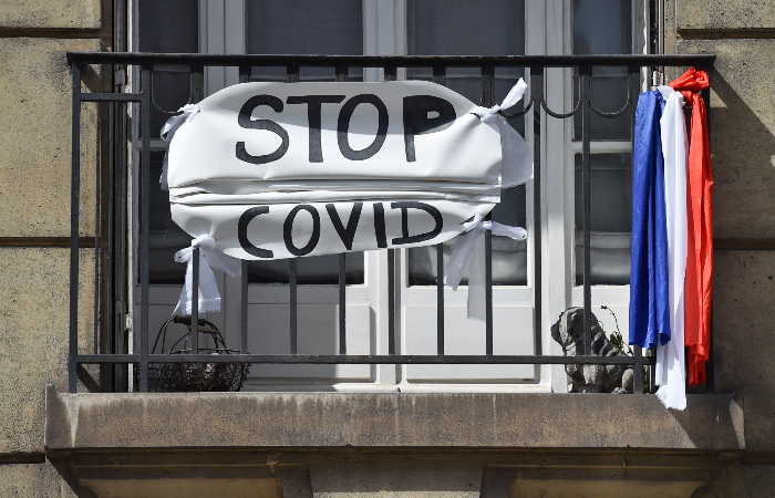 Во Франции впервые зафиксировали свыше 100 тысяч случаев заражения COVID-19 за сутки