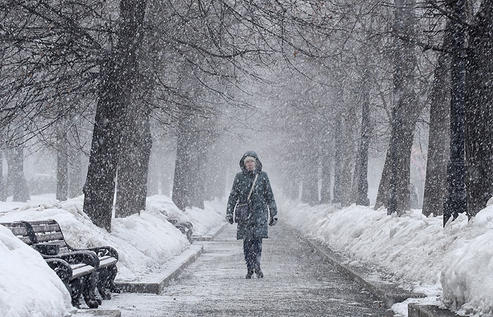 МЧС предупредило москвичей о возможной в ближайшие часы метели