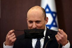 Премьер Израиля ушел на самоизоляцию из-за COVID-19 у его дочери