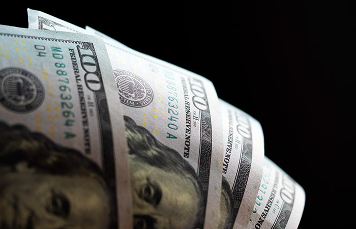 Доллар преодолел 69 руб., евро поднялся выше 74 руб. впервые с 11 мая