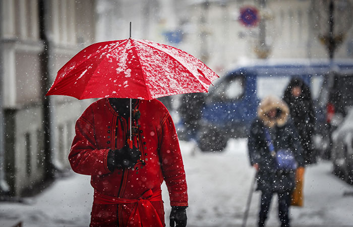 Москвичей предупредили о метели и гололедице в понедельник