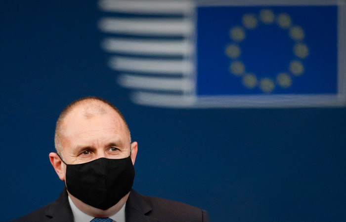 Президент и премьер Болгарии ушли на карантин после контакта с больным COVID-19