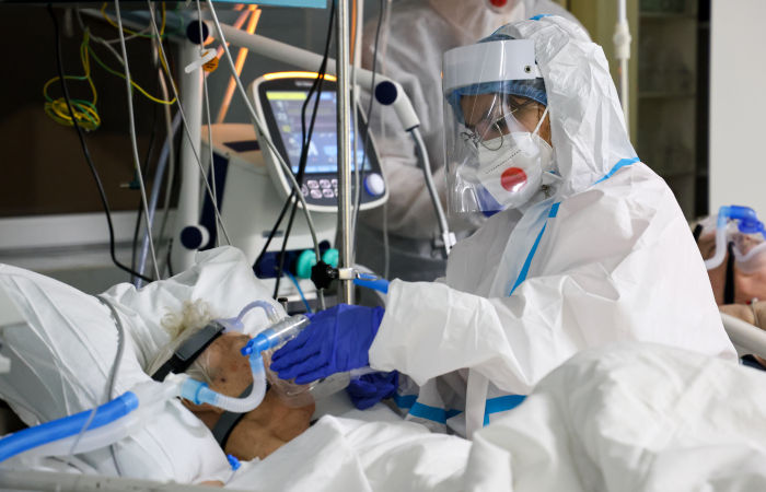 Власти Москвы не исключили введение "омикроновых" ограничений при высокой загрузке больниц