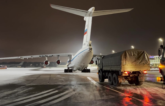 Третий самолет Минобороны РФ доставил в Москву из Казахстана 86 российских граждан