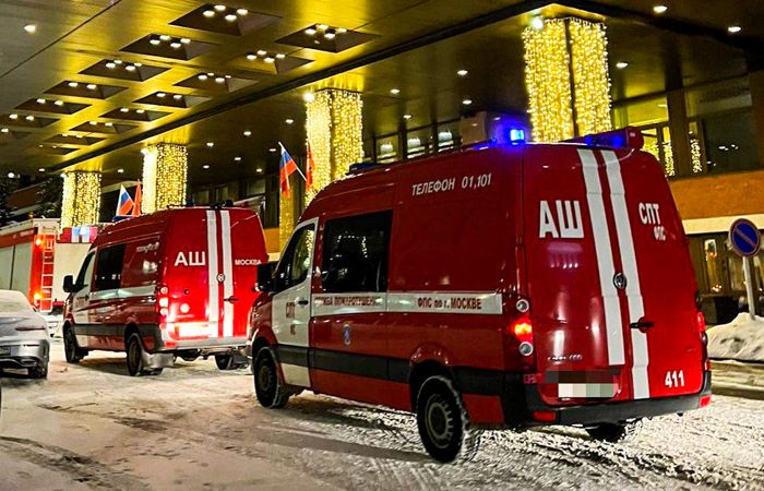 В МЧС подтвердили гибель двух рабочих при падении лифта в центре Москвы