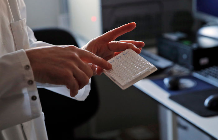 Ученые сообщили о возможности появления новых штаммов COVID после "омикрона"