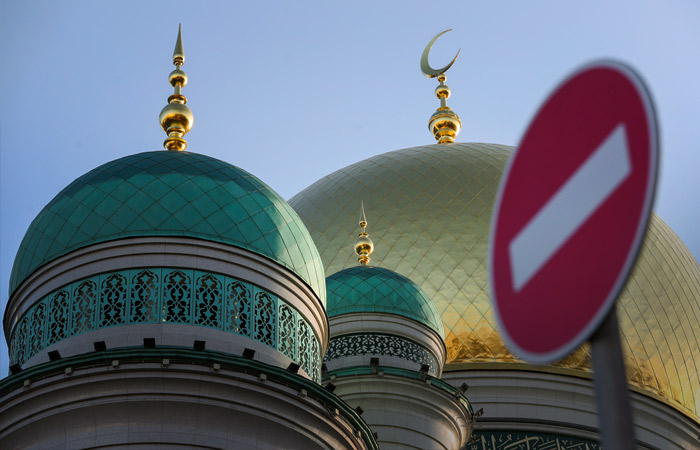 Трем участницам фотосессии у мечети вменили оскорбление чувств верующих