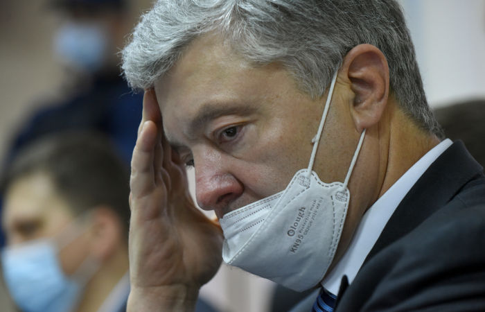 Порошенко покинул здание ГБР через 7 минут после прибытия