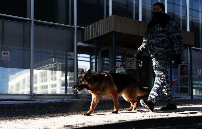 Неизвестные "заминировали" рейс в аэропорту Южно-Сахалинска