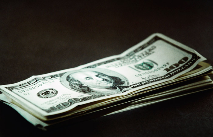 ЦБ в день приостановки покупки валюты успел приобрести ее на 23,5 млрд руб.