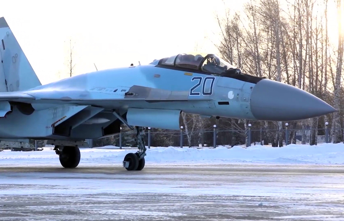 Россия завершила перебазирование истребителей Су-35 в Белоруссию на учения