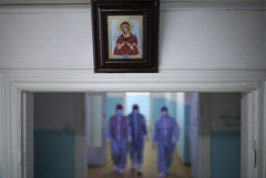 В России за сутки госпитализировали 14 тыс. пациентов с COVID-19